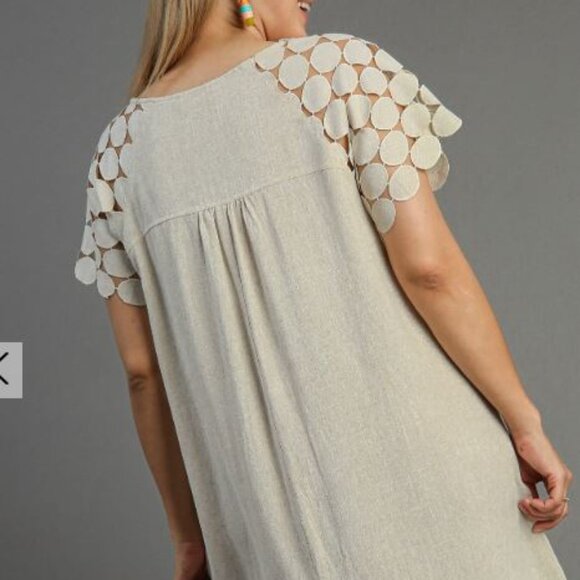 Plus mini dress textured lace reglan sleeves Umgee - Picture 5 of 6